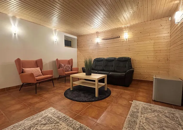 Cozy Private - Sauna Retreat & Event Space Apartment